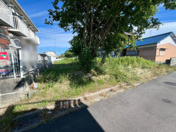 鈴鹿市磯山、土地の前面道路を含む現地写真画像です