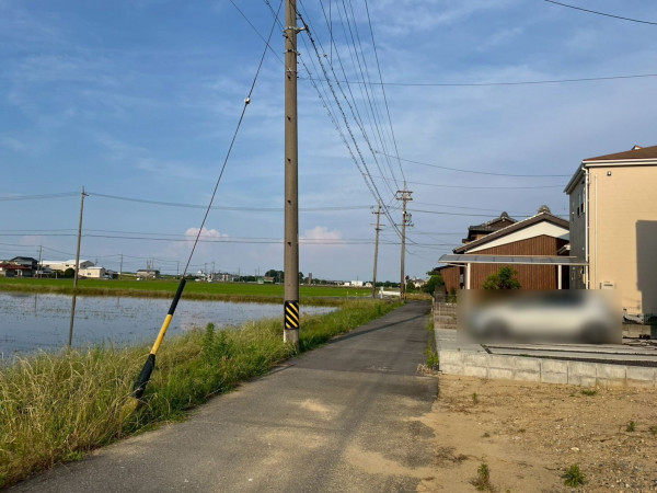 鈴鹿市池田町、土地の前面道路を含む現地写真画像です