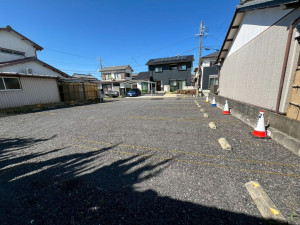 鈴鹿市東磯山、土地の前面道路を含む現地写真画像です