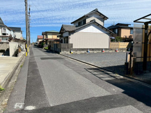 鈴鹿市東磯山、土地の前面道路を含む現地写真画像です