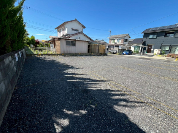 鈴鹿市東磯山、土地の前面道路を含む現地写真画像です