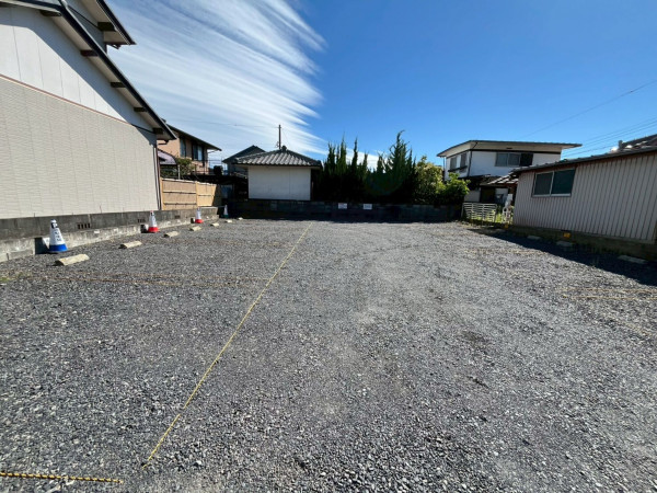 鈴鹿市東磯山、土地の前面道路を含む現地写真画像です