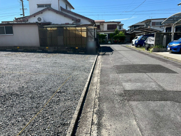 鈴鹿市東磯山、土地の前面道路を含む現地写真画像です