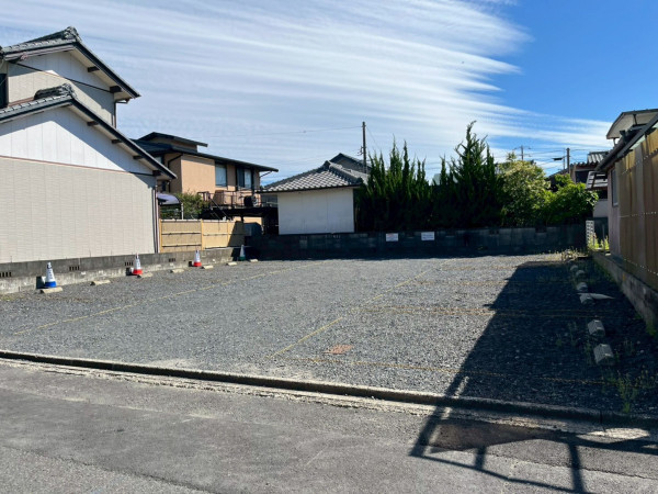 鈴鹿市東磯山、土地の前面道路を含む現地写真画像です
