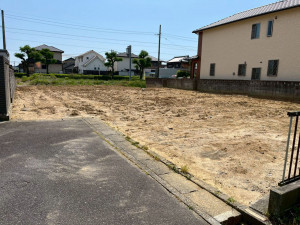 鈴鹿市稲生、土地の前面道路を含む現地写真画像です