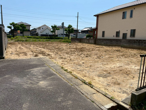 鈴鹿市稲生、土地の前面道路を含む現地写真画像です