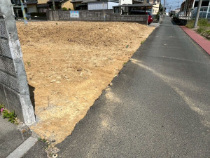 鈴鹿市稲生、土地の前面道路を含む現地写真画像です