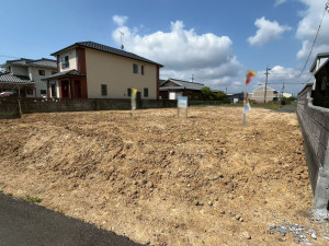 鈴鹿市稲生、土地の前面道路を含む現地写真画像です