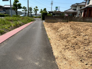 鈴鹿市稲生、土地の前面道路を含む現地写真画像です