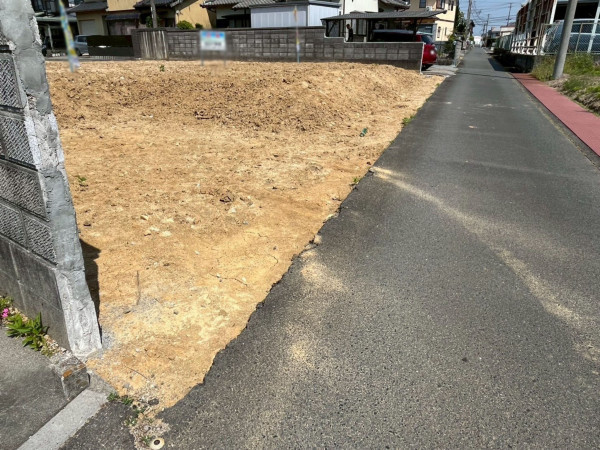 鈴鹿市稲生、土地の前面道路を含む現地写真画像です