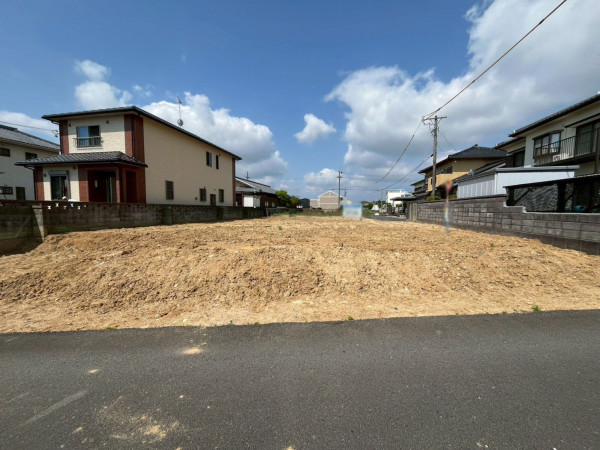 鈴鹿市稲生、土地の前面道路を含む現地写真画像です