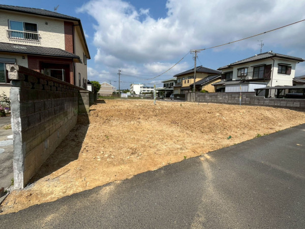 鈴鹿市稲生、土地の前面道路を含む現地写真画像です