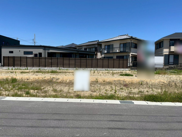 鈴鹿市北玉垣町、土地の前面道路を含む現地写真画像です