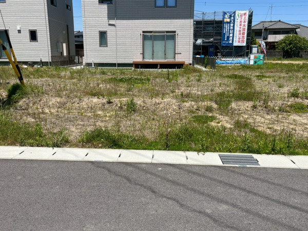 鈴鹿市北玉垣町、土地の前面道路を含む現地写真画像です