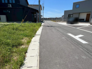 鈴鹿市北玉垣町、土地の前面道路を含む現地写真画像です