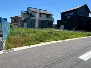 鈴鹿市北玉垣町、土地の前面道路を含む現地写真画像です