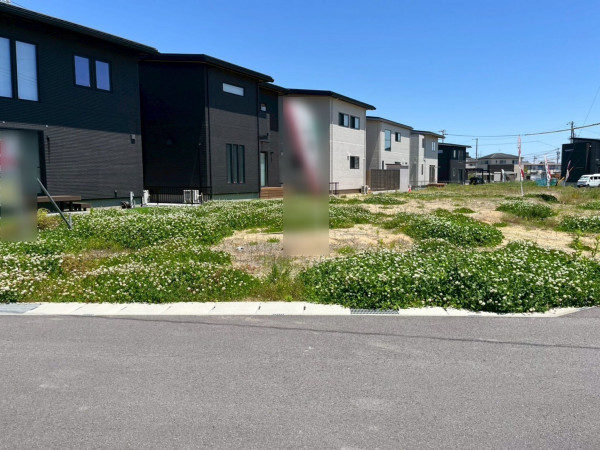 鈴鹿市北玉垣町、土地の前面道路を含む現地写真画像です