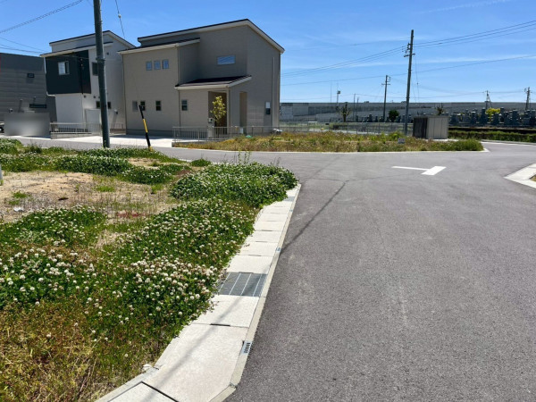 鈴鹿市北玉垣町、土地の前面道路を含む現地写真画像です