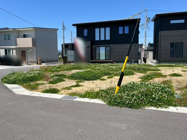 鈴鹿市北玉垣町、土地の前面道路を含む現地写真画像です