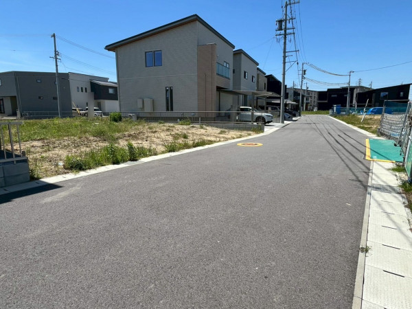 鈴鹿市北玉垣町、土地の前面道路を含む現地写真画像です