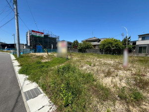 鈴鹿市北玉垣町、土地の前面道路を含む現地写真画像です