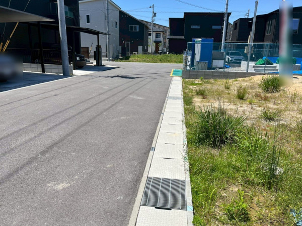 鈴鹿市北玉垣町、土地の前面道路を含む現地写真画像です