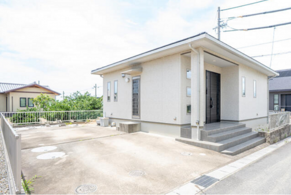 鈴鹿市稲生塩屋、中古一戸建ての外観画像です