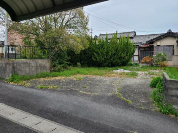 鈴鹿市寺家、土地の前面道路を含む現地写真画像です