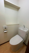 宇部市東新川町、マンションのトイレ画像です