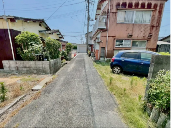 宇部市草江、土地の前面道路を含む現地写真画像です