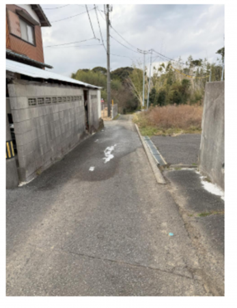 宇部市大字沖宇部、土地の前面道路を含む現地写真画像です