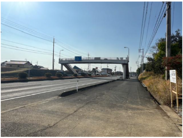 宇部市大字西岐波、土地の前面道路を含む現地写真画像です