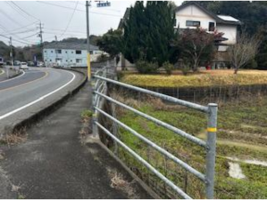 宇部市大字中山、土地の前面道路を含む現地写真画像です