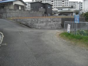 宇部市開、土地の前面道路を含む現地写真画像です