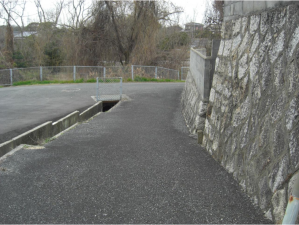 宇部市開、土地の前面道路を含む現地写真画像です