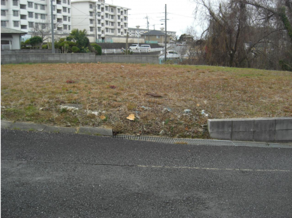 宇部市開、土地の前面道路を含む現地写真画像です
