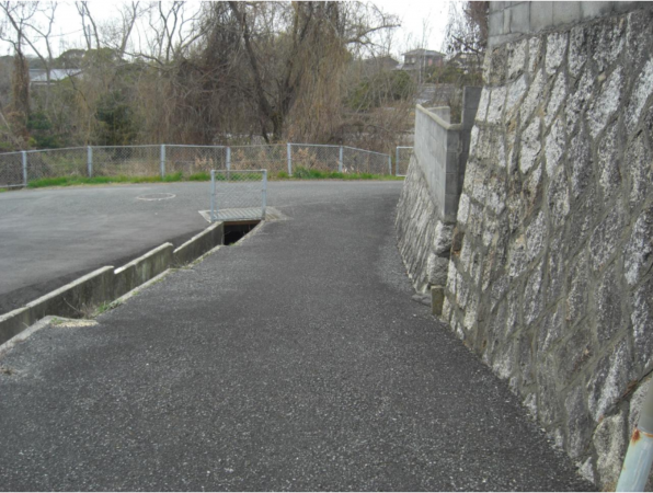 宇部市開、土地の前面道路を含む現地写真画像です