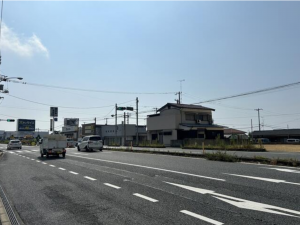 宇部市則貞、土地の前面道路を含む現地写真画像です