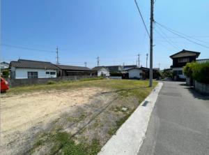 宇部市大字中野開作、土地の前面道路を含む現地写真画像です