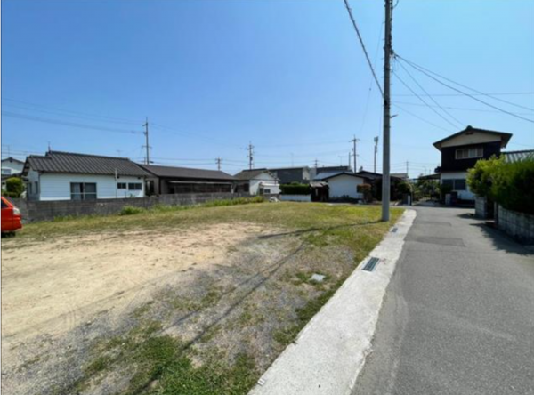 宇部市大字中野開作、土地の前面道路を含む現地写真画像です