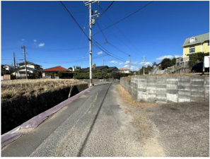 宇部市大字西岐波、土地の前面道路を含む現地写真画像です