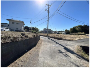 宇部市大字西岐波、土地の前面道路を含む現地写真画像です