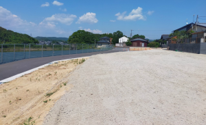 宇部市大字東須恵、土地の前面道路を含む現地写真画像です