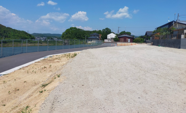宇部市大字東須恵、土地の前面道路を含む現地写真画像です