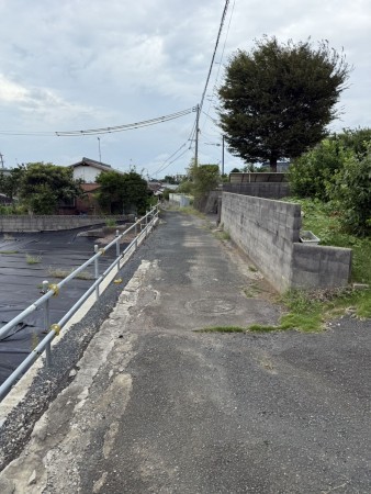 宇部市草江、土地の前面道路を含む現地写真画像です