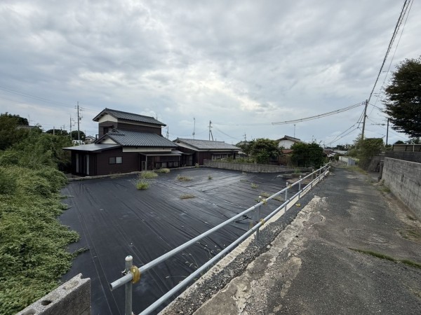宇部市草江、土地の前面道路を含む現地写真画像です
