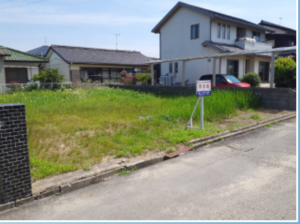 宇部市東梶返、土地の前面道路を含む現地写真画像です