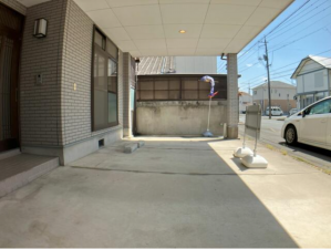宇部市昭和町、中古一戸建ての駐車場画像です