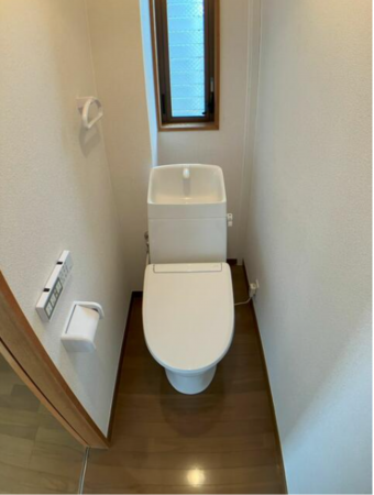 宇部市昭和町、中古一戸建てのトイレ画像です