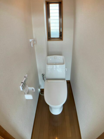 宇部市昭和町、中古一戸建てのトイレ画像です